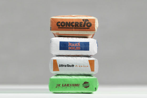 كيس صمام أنبوبي مصفح من البولي بروبلين المنسوج لطباعة سطح كيس أسمنت بقاعدة مربعة 50 كجم 100٪ بولي بروبلين عذراء